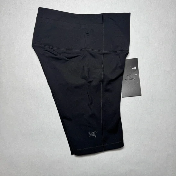 ARC'TERYX Essent High Rise Shorts Stretch Pull On 8" Women's Size 2 Black  - NEW - Picture 2 of 10